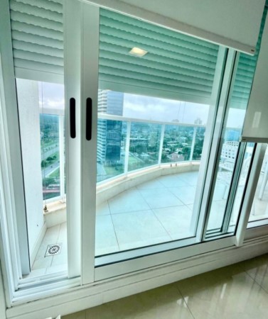 CASINO TOWER.  2 dormitorios en suite, piso alto