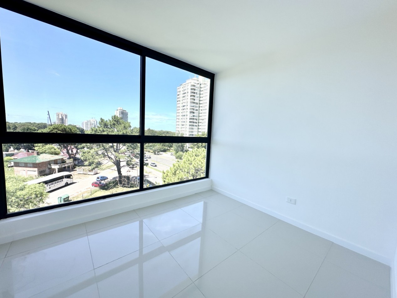 APARTAMENTO DE 3 DORMITORIOS SOBRE AV. ROOSEVELT
