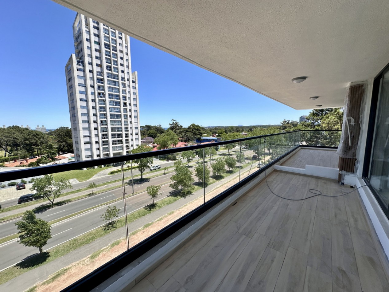 APARTAMENTO DE 3 DORMITORIOS SOBRE AV. ROOSEVELT