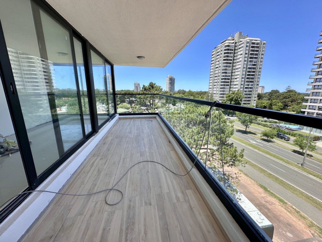 APARTAMENTO DE 3 DORMITORIOS SOBRE AV. ROOSEVELT