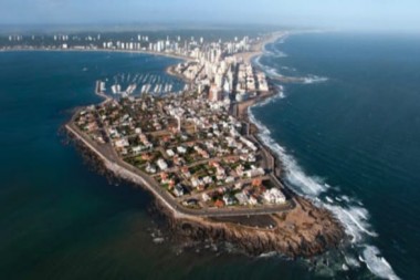 Se incrementa la demanda de hipotecas de argentinos en Uruguay para comprar propiedades.